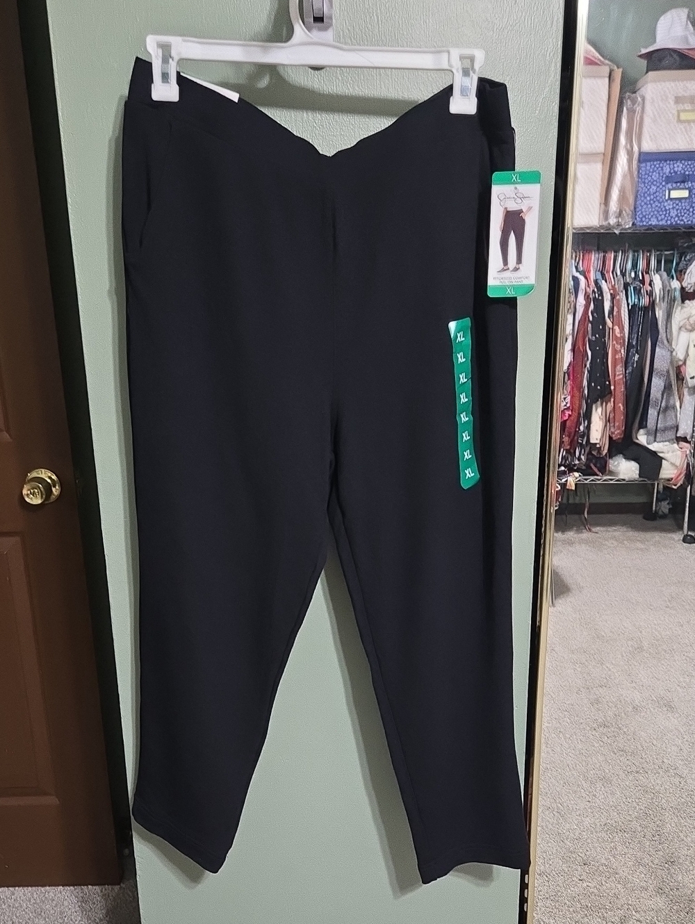 Jessica Simpson Black Pull-On Ankle Pants